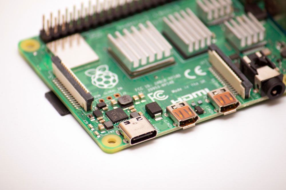 24-pin USB connector system with a rotationally symmetrical connector on Powered single-board